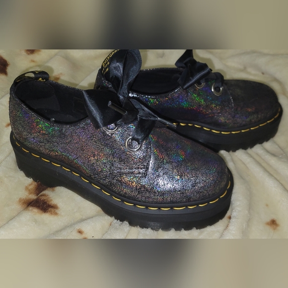 Dr. Martens Holly Gunmetal Iridescent Crackle - Picture 2 of 3